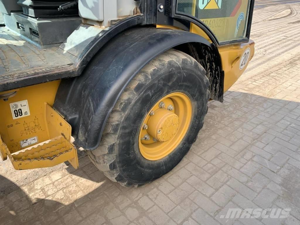 CAT 906 Incarcator pe pneuri