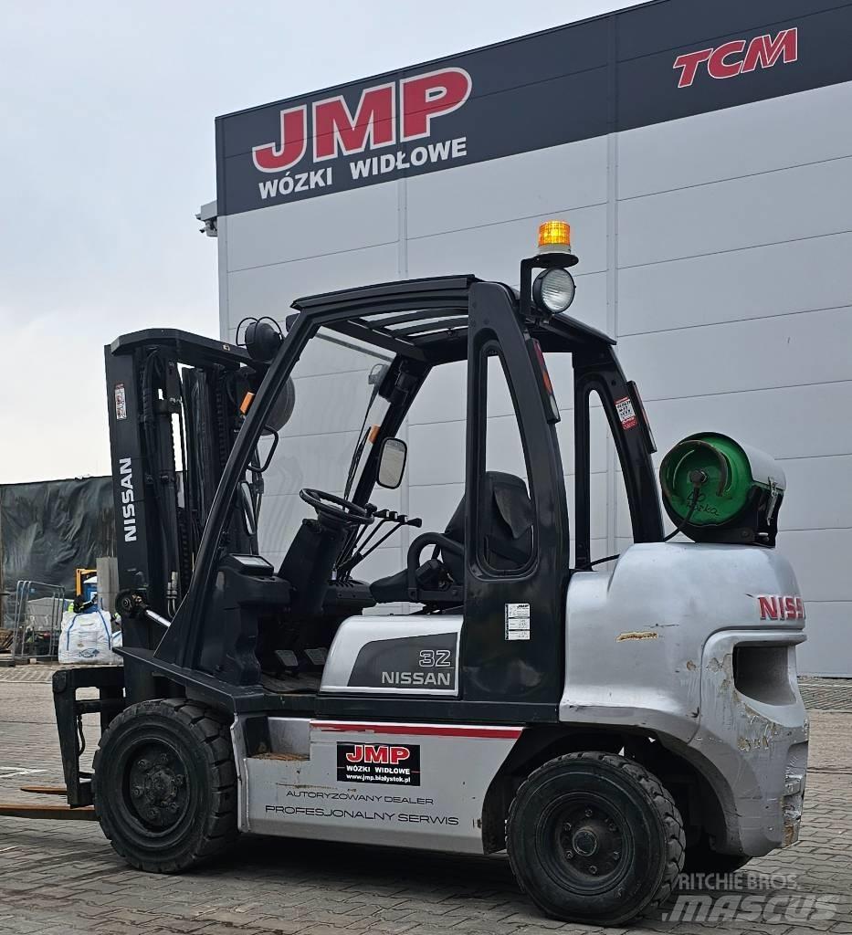 Nissan UG1D2A32LQ Stivuitor GPL