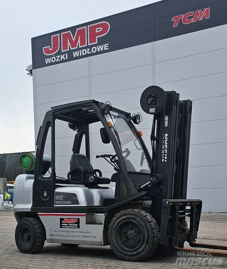 Nissan UG1D2A32LQ Stivuitor GPL