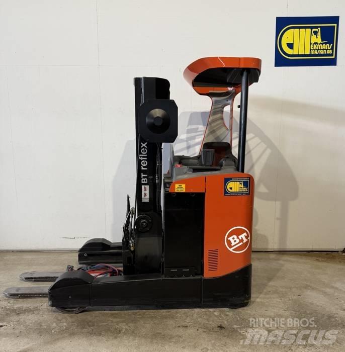 BT Truck RRE200 Stivuitor cu catarg retractabil