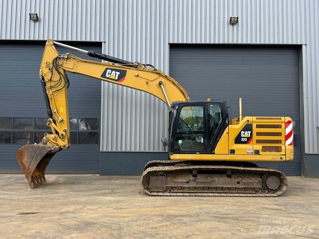 CAT 323 Excavatoare pe șenile
