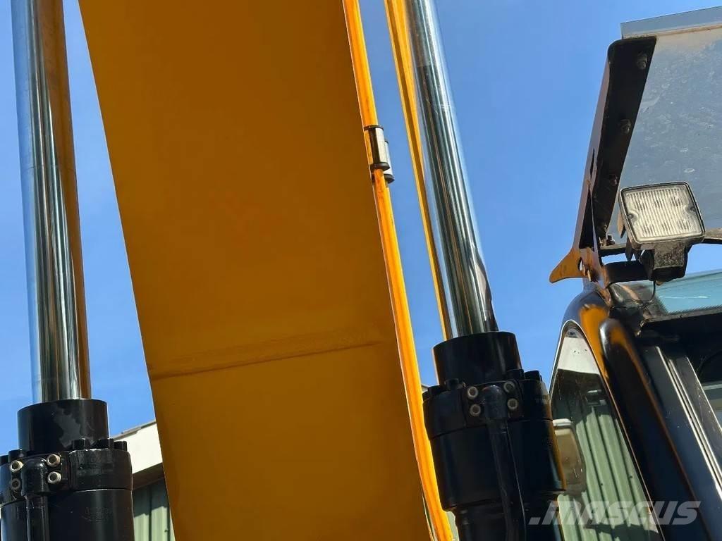 JCB JS220LC plus Excavatoare pe șenile
