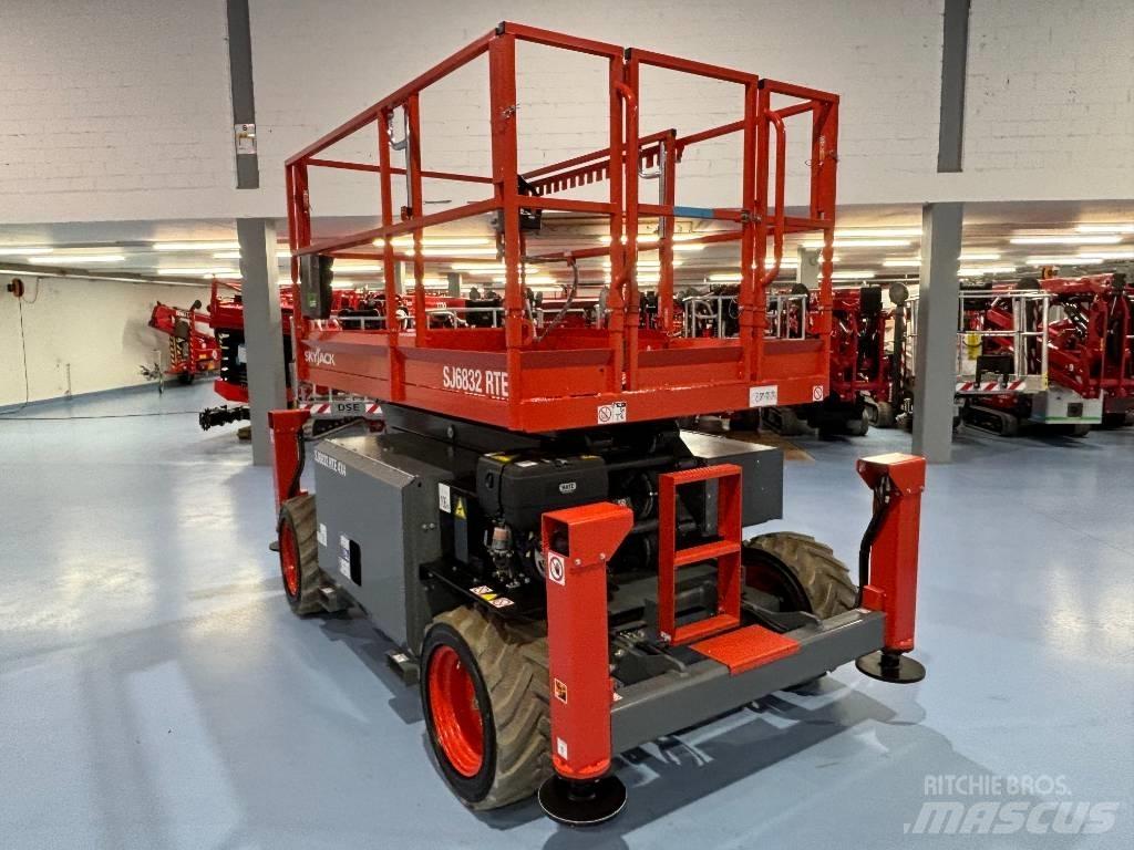 SkyJack SJ 6832 RTE Platforme foarfeca