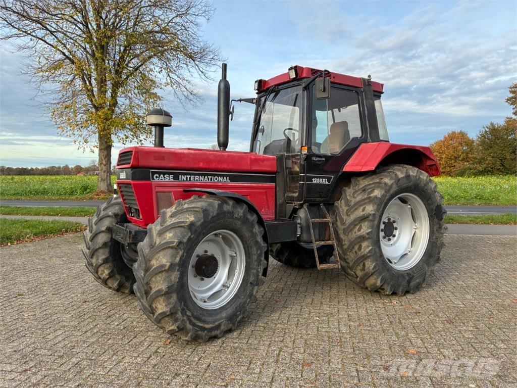 Case IH 1255 Tractoare