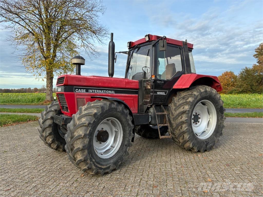 Case IH 1255 Tractoare