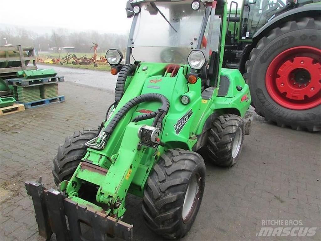 Avant 755i Incarcator pe pneuri