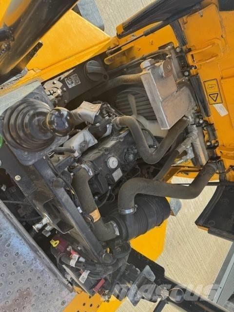 JCB 3STH 2S5 Minitractor de teren