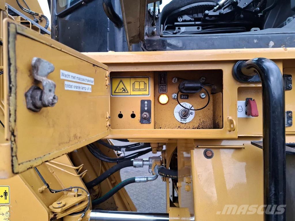 CAT 966M Incarcator pe pneuri