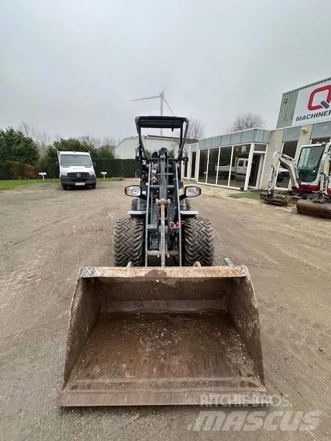 GiANT G2200 HD Incarcator pe pneuri