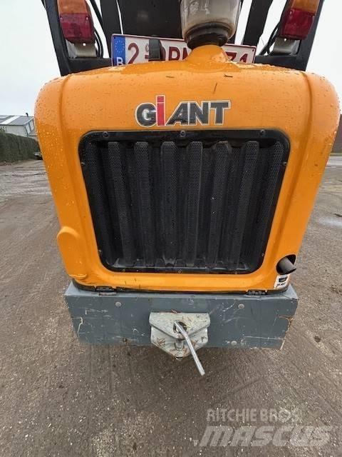 GiANT G2200 HD Incarcator pe pneuri