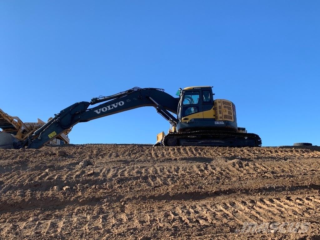 Komatsu 138 us -8 Excavatoare pe șenile
