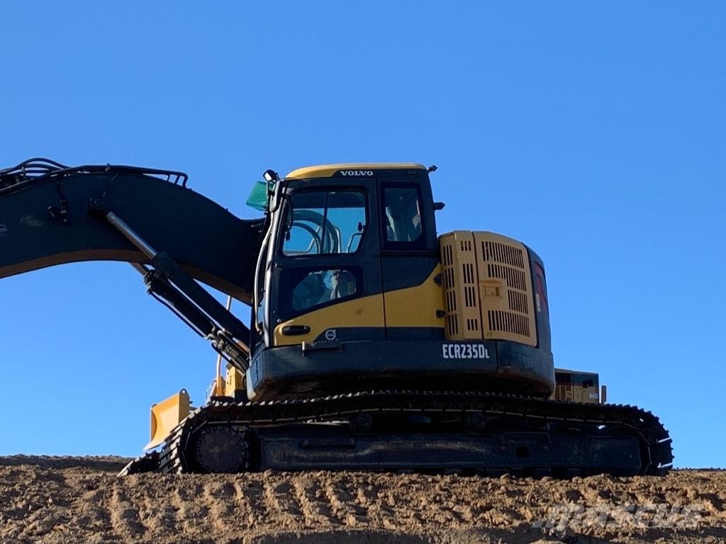 Komatsu 138 us -8 Excavatoare pe șenile
