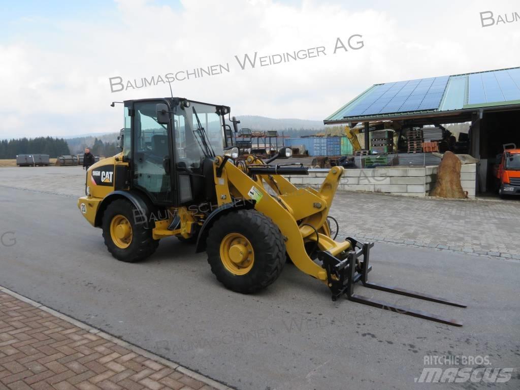 CAT 906M Incarcator pe pneuri