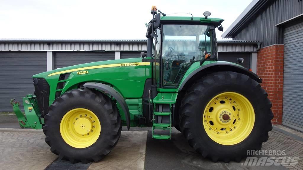 John Deere 8230 ILS Tractoare