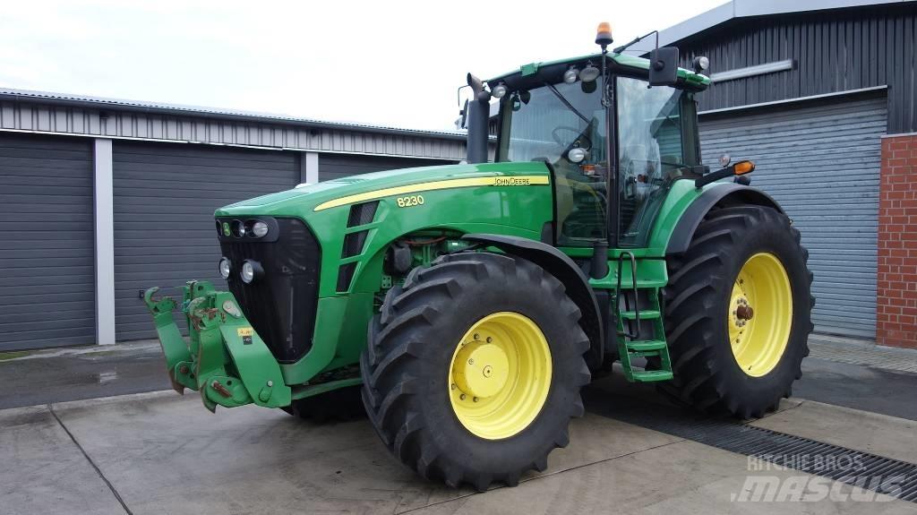 John Deere 8230 ILS Tractoare