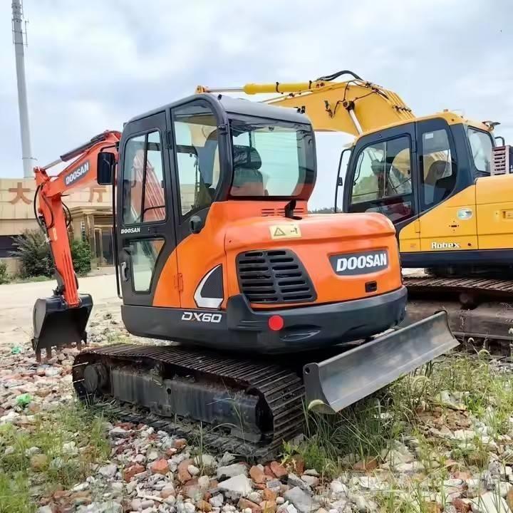 Doosan DX 60 Excavatoare pe șenile
