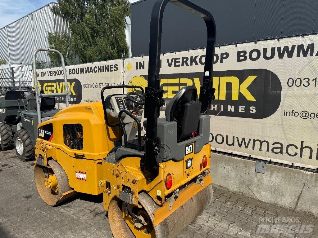CAT CB 24 B Cilindri compactori dubli