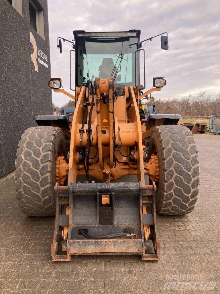 CASE 721 E Incarcator pe pneuri