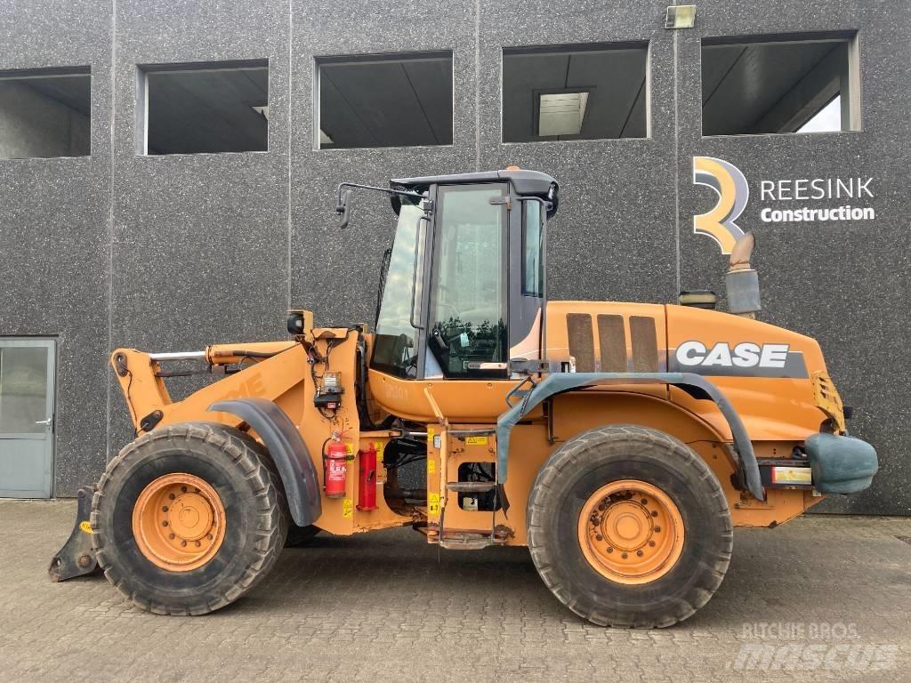 CASE 721 E Incarcator pe pneuri