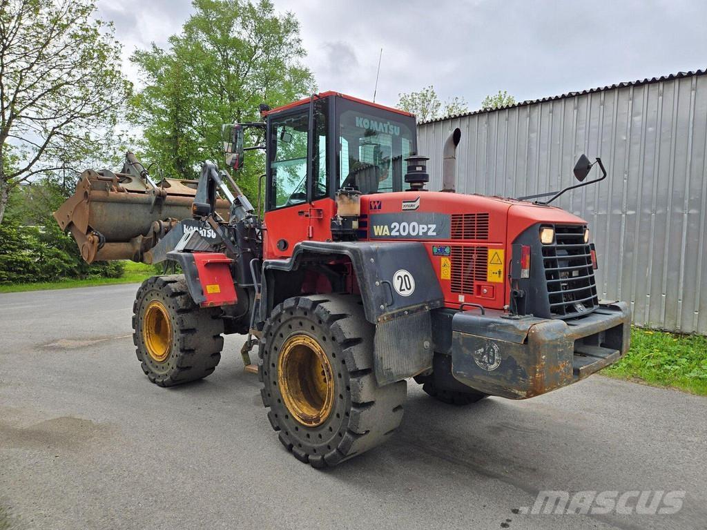 Komatsu WA200PZ-6 Incarcator pe pneuri