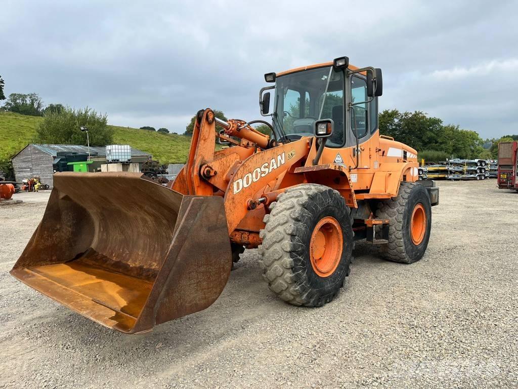 Doosan DL 200 Incarcator pe pneuri