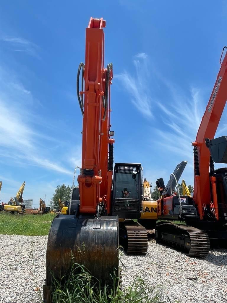Hitachi ZX200 Excavatoare pe șenile
