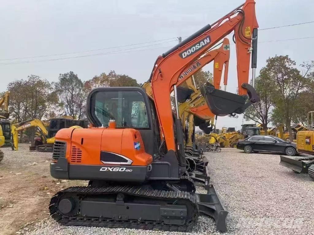 Doosan DX 60 Excavatoare pe șenile
