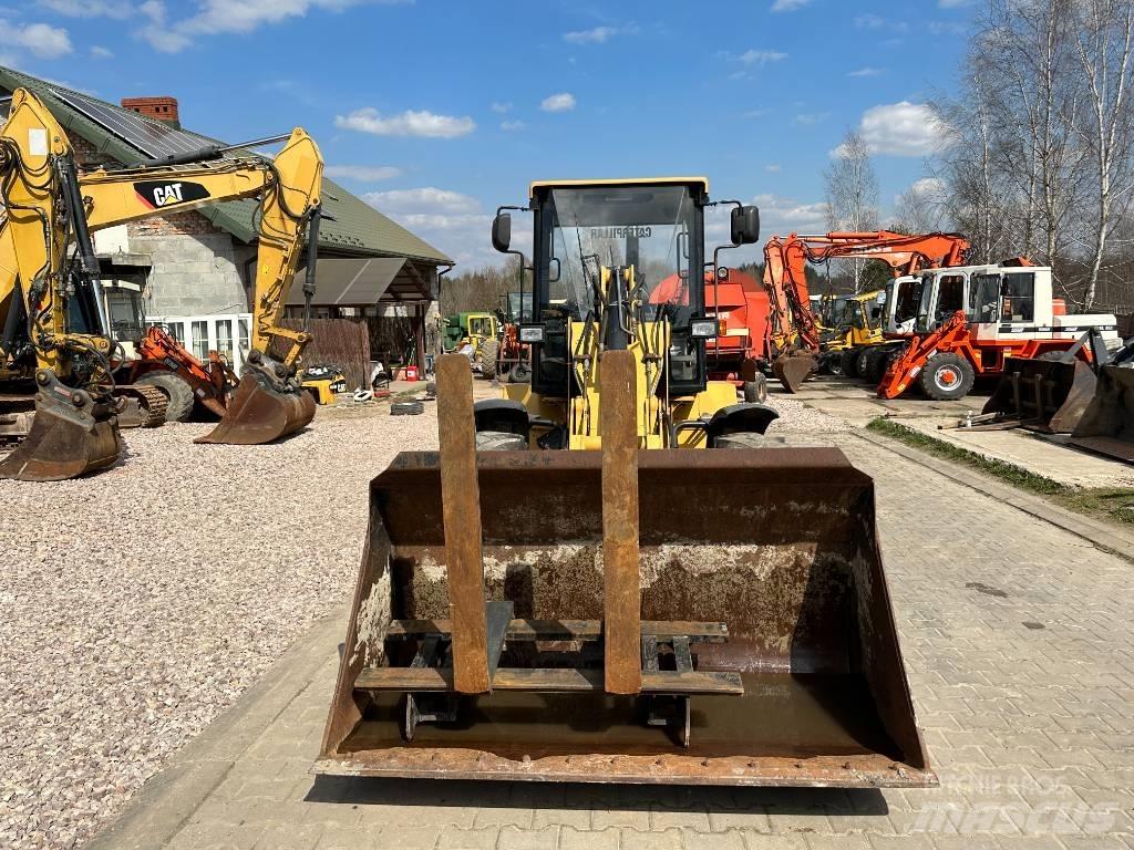 CAT 908 Incarcator pe pneuri