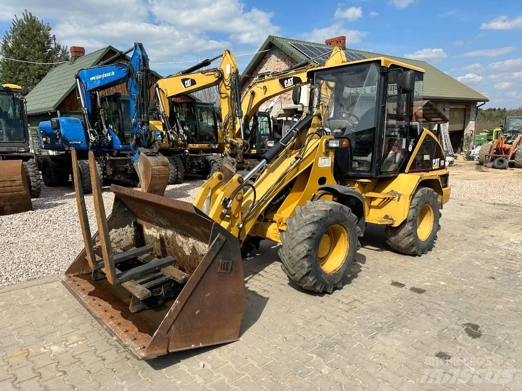 CAT 908 Incarcator pe pneuri