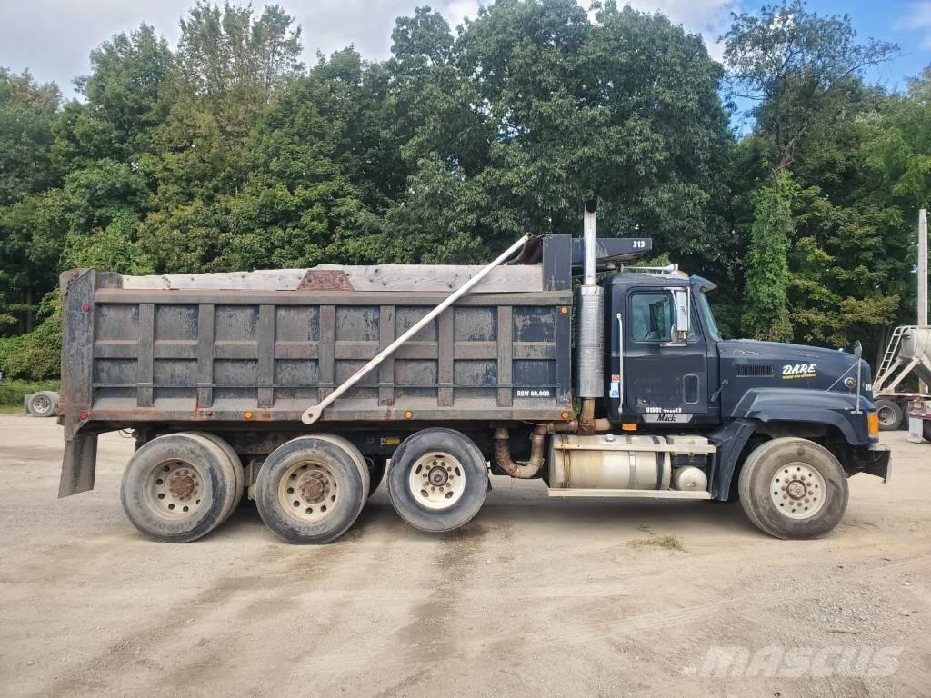 Mack CL713 Autobasculanta