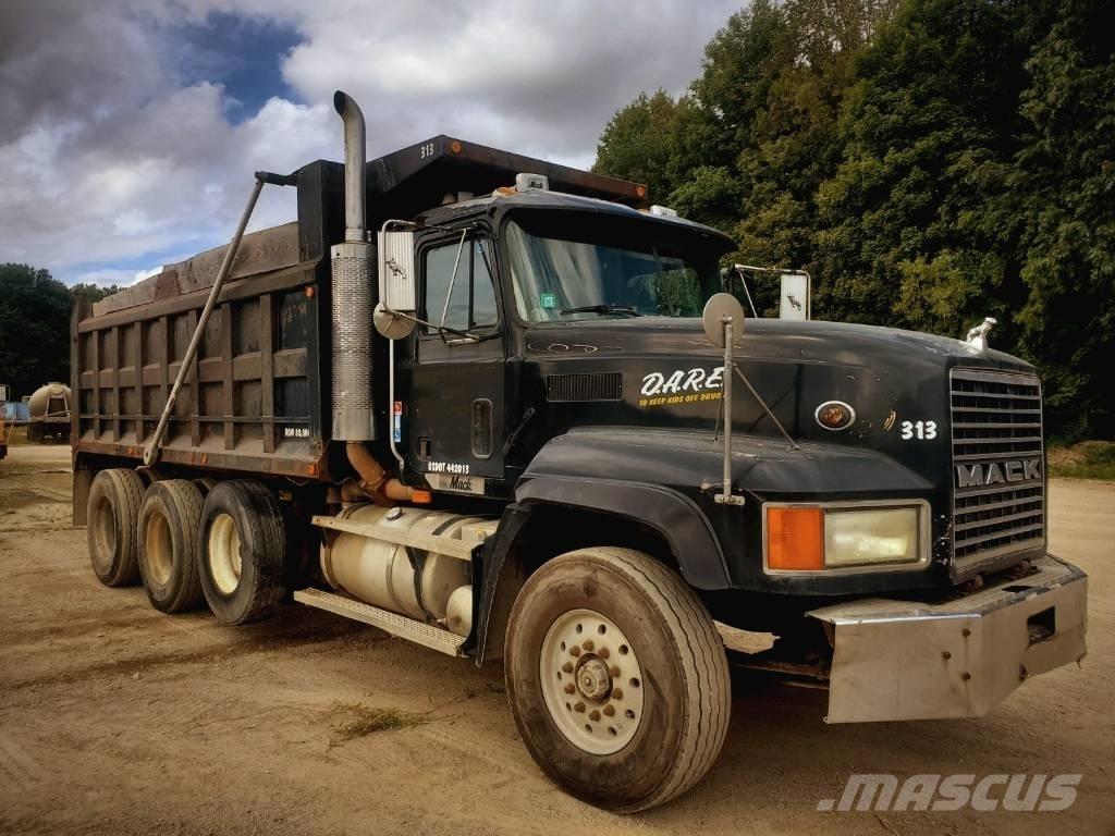 Mack CL713 Autobasculanta