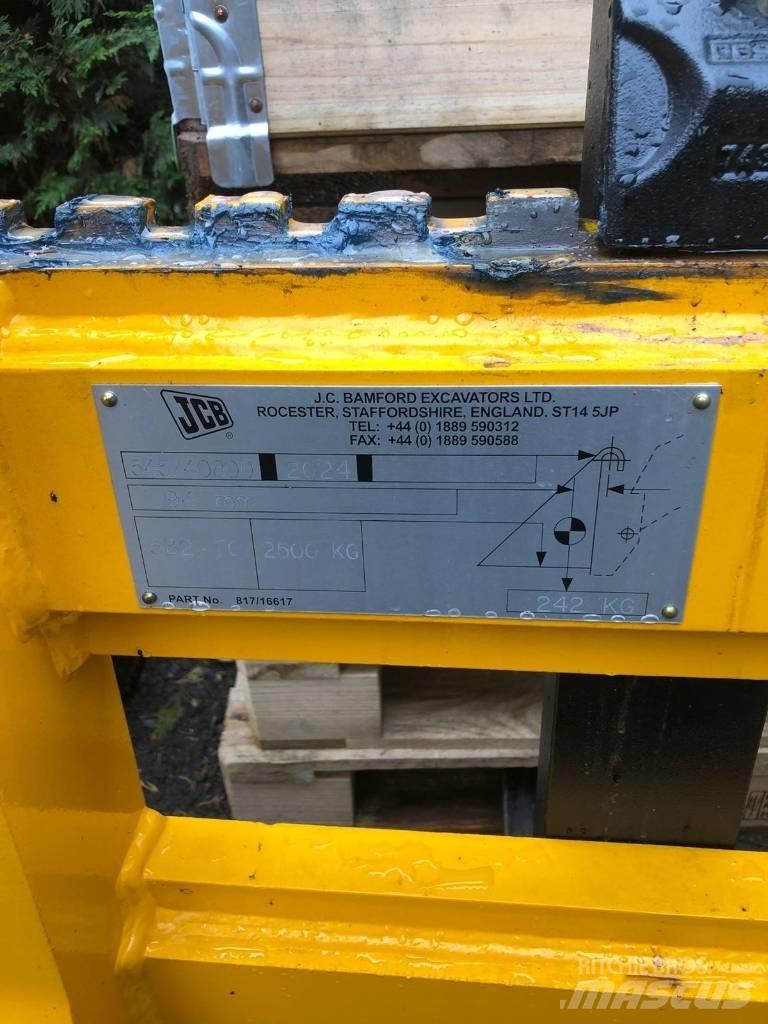 JCB PALLET FORKS Alte masini si accesorii pentru încarcat si sapaturi