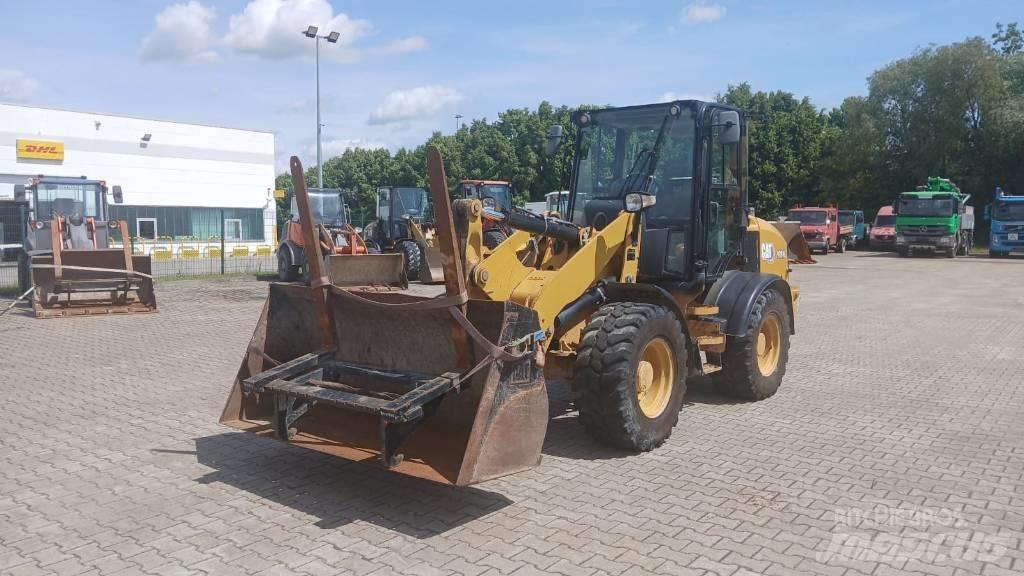CAT 908 M Incarcator pe pneuri
