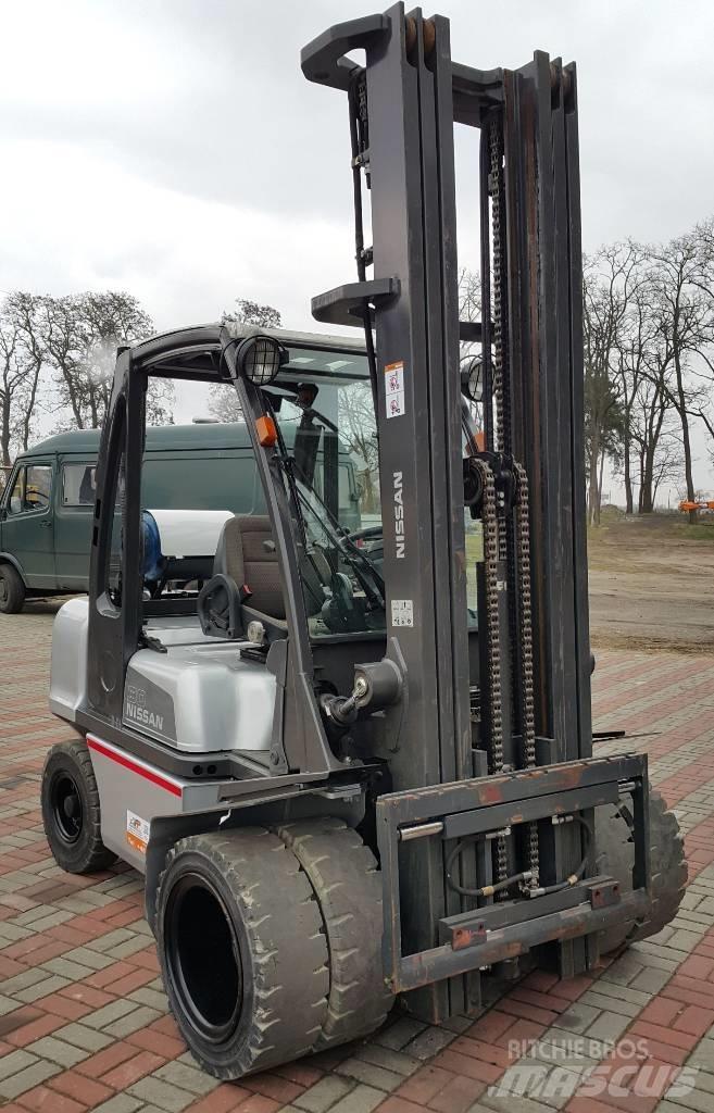 Nissan UG1D2A30LQ Stivuitor GPL
