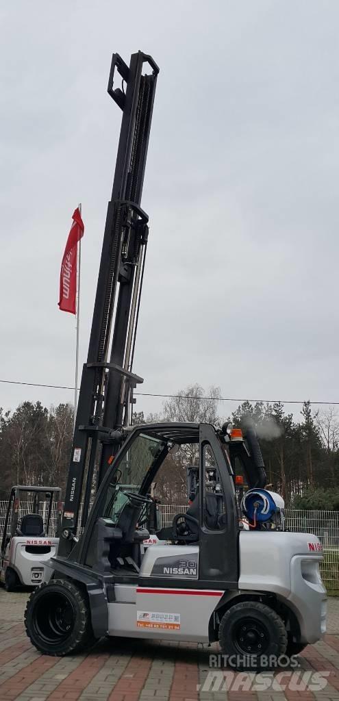 Nissan UG1D2A30LQ Stivuitor GPL