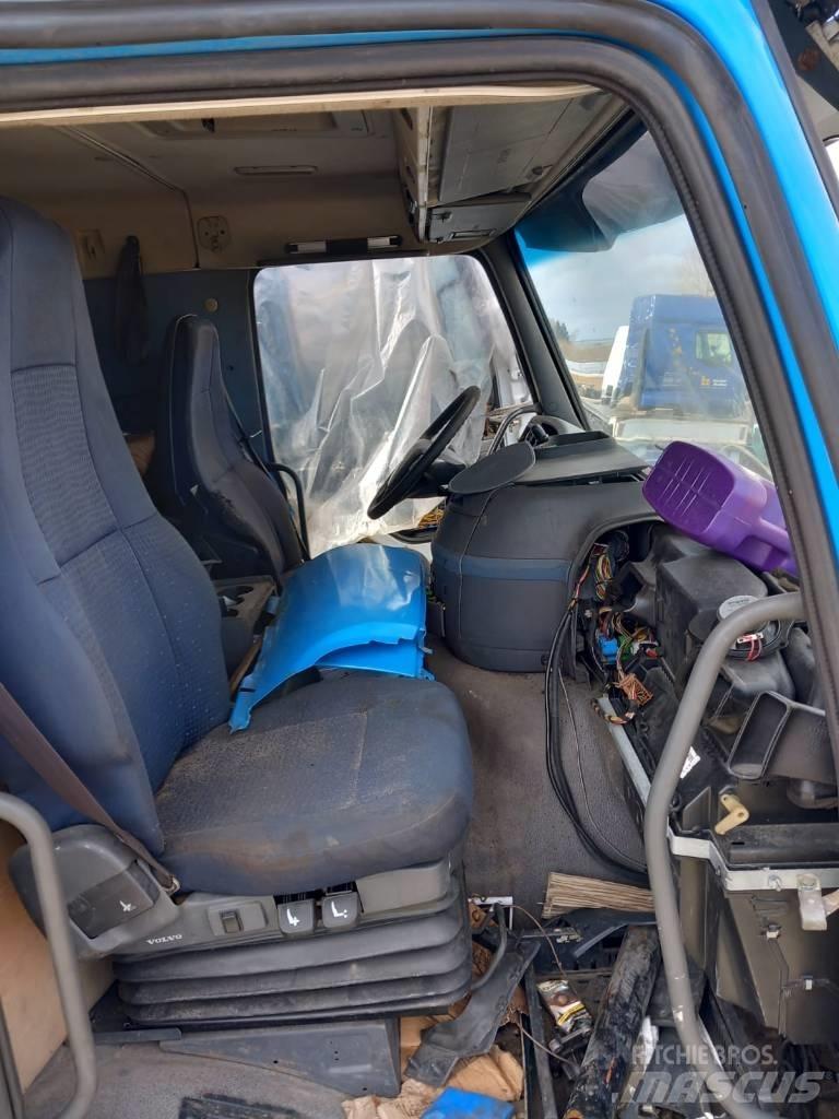 Volvo FM 9.320 Cabine si interior