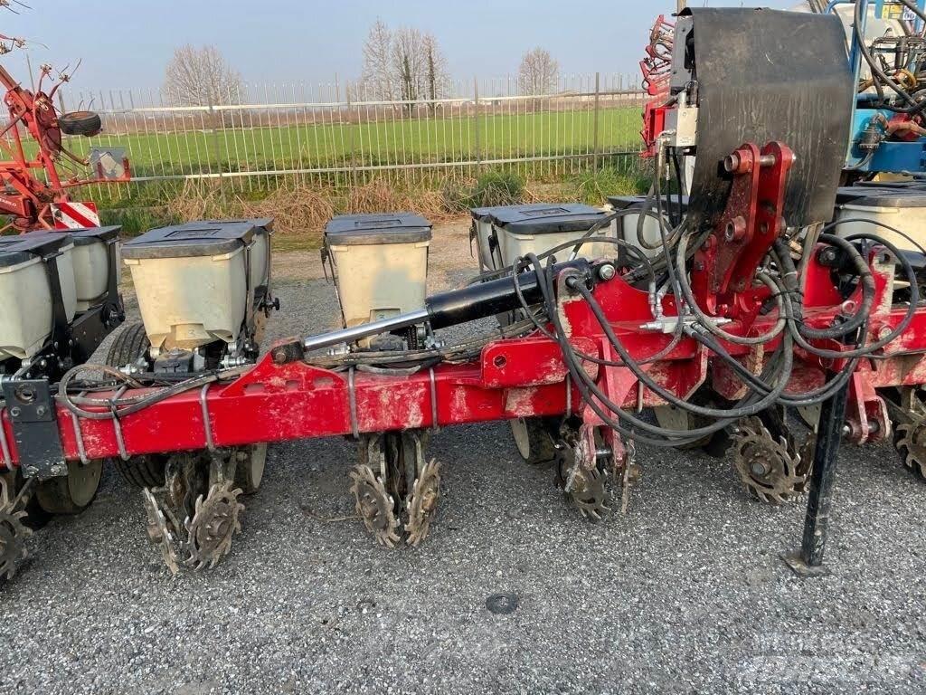 Kinze 8 FILE Masini de plantat