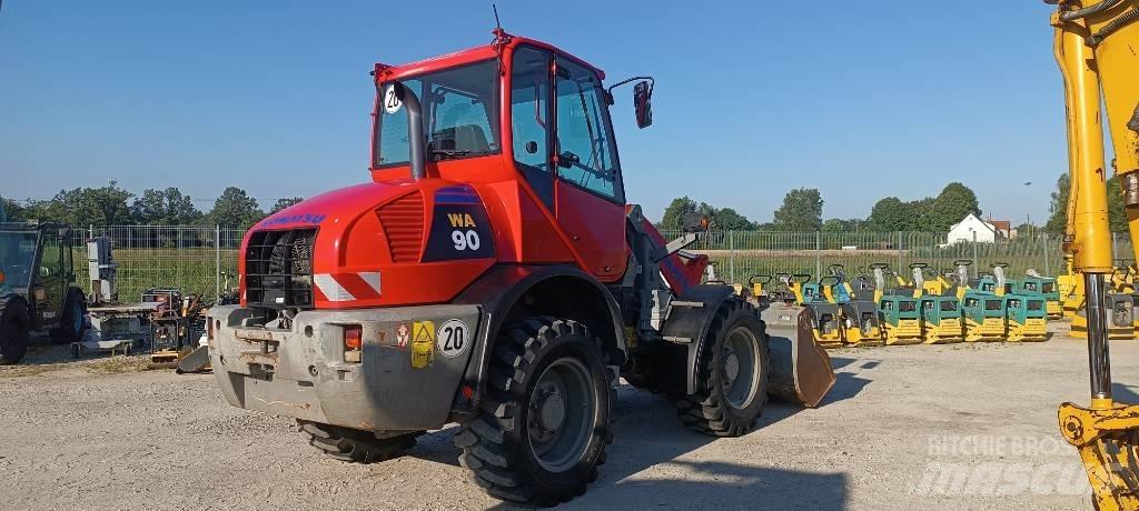 Komatsu WA 90 Incarcator pe pneuri