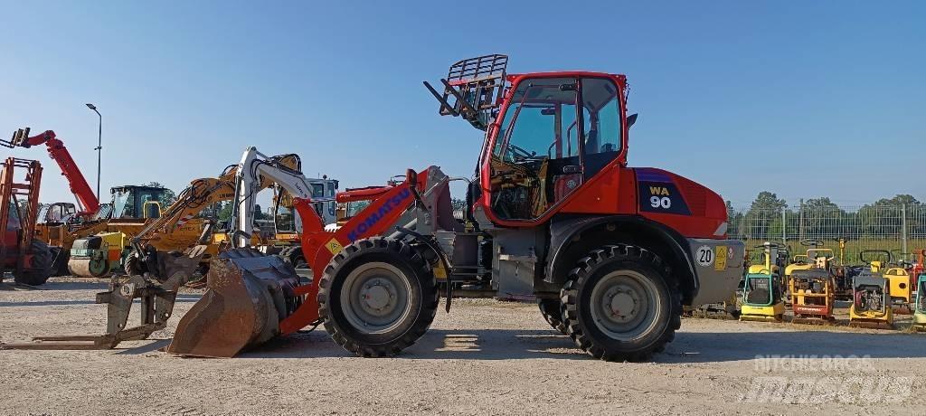 Komatsu WA 90 Incarcator pe pneuri