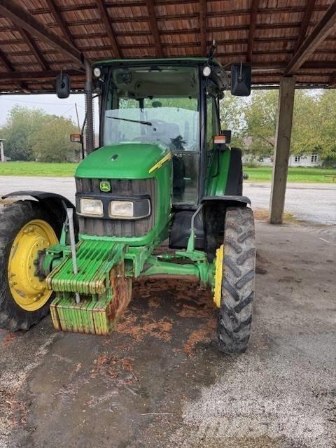 John Deere 5820 Tractoare