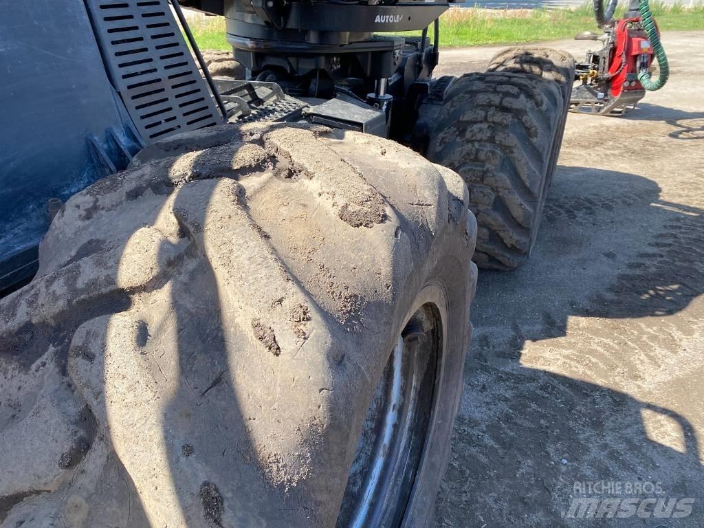 Komatsu 911 Combine forestiere