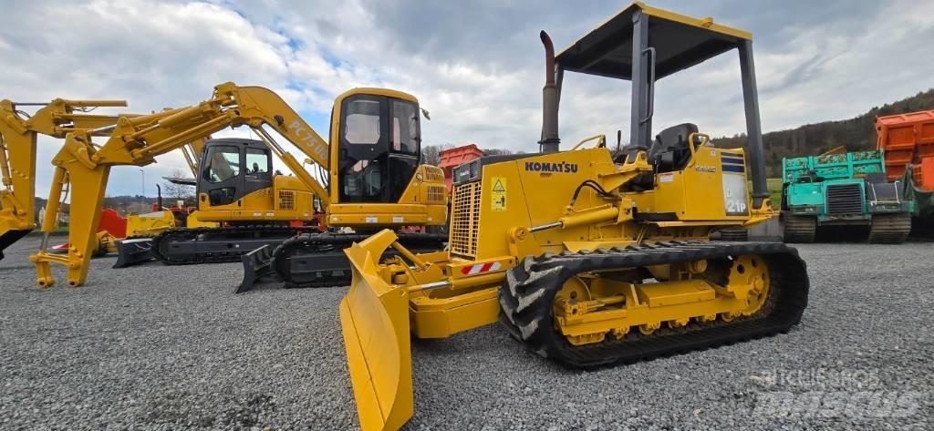 Komatsu D 21 P-8 Buldozere pe senile
