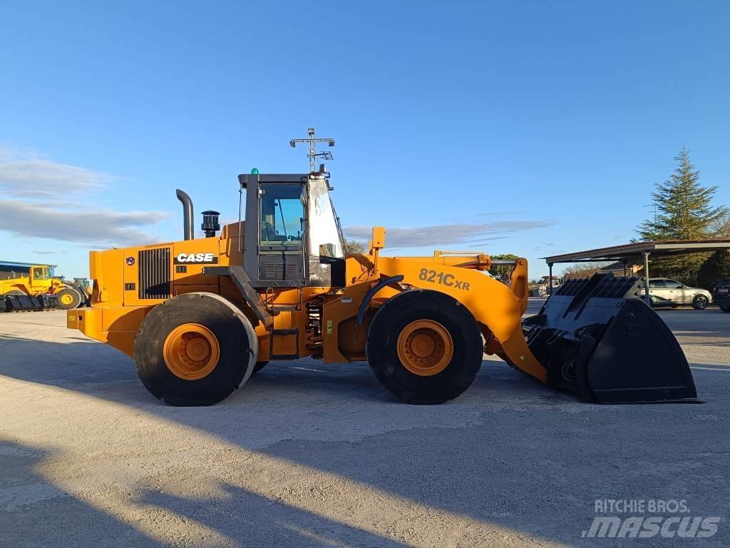 CASE 821C XR Incarcator pe pneuri