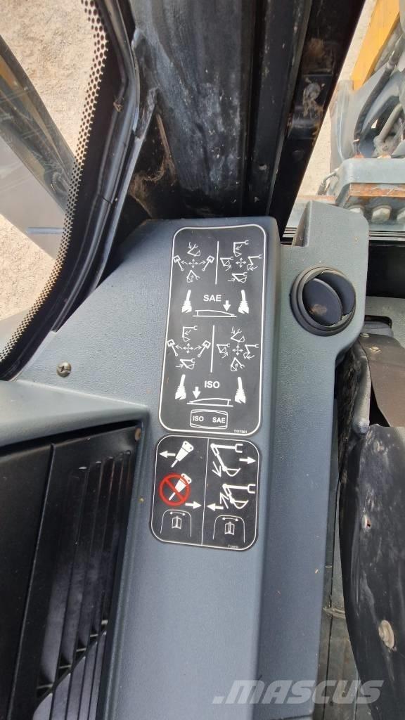 Terex TLB 890 Buldoexcavatoare
