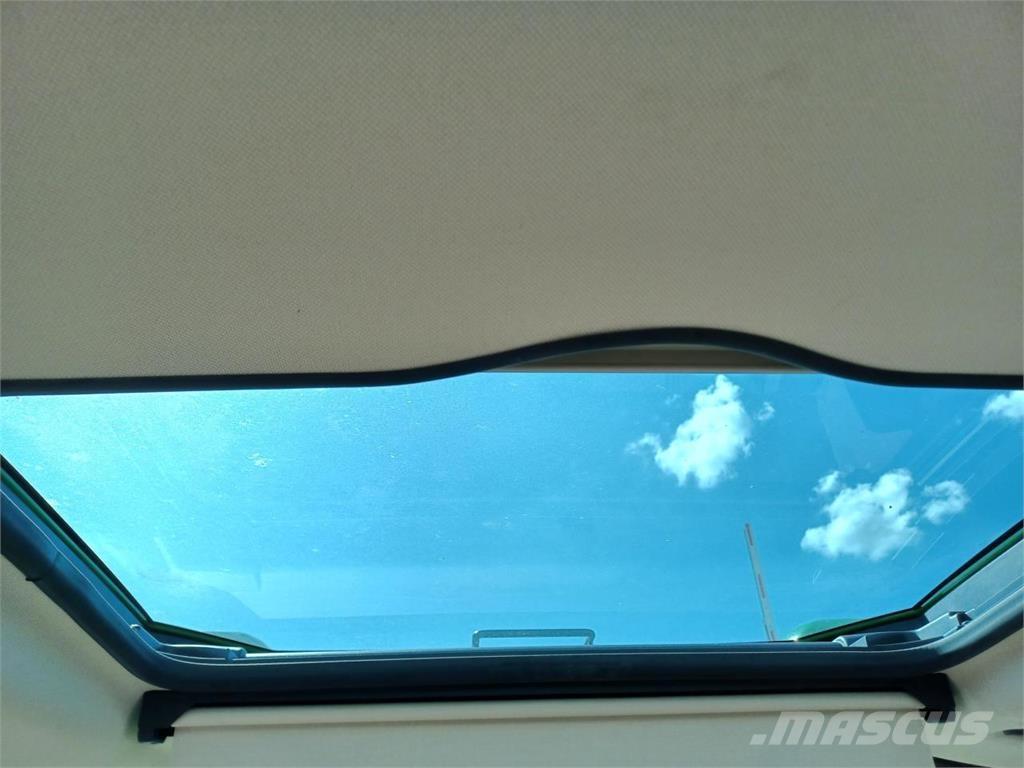 John Deere 6100M Tractoare