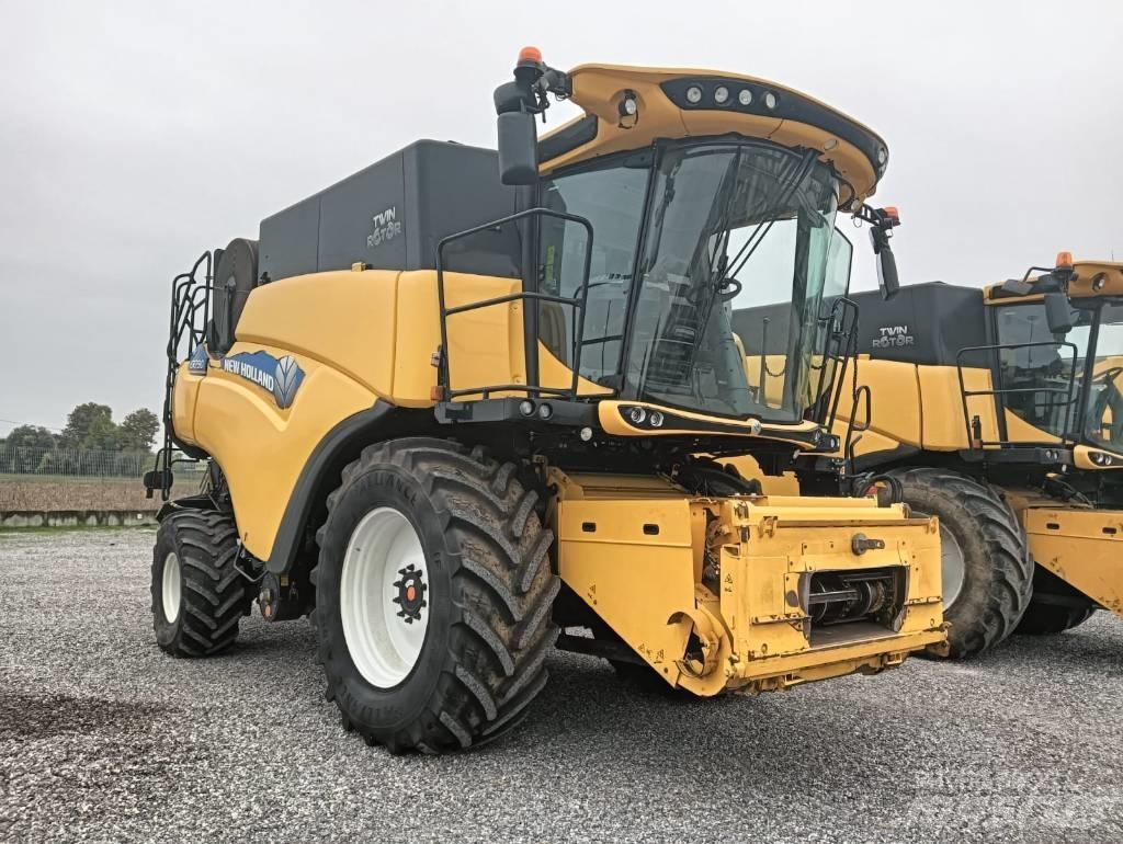 New Holland CR 7.90 Combine de secerat