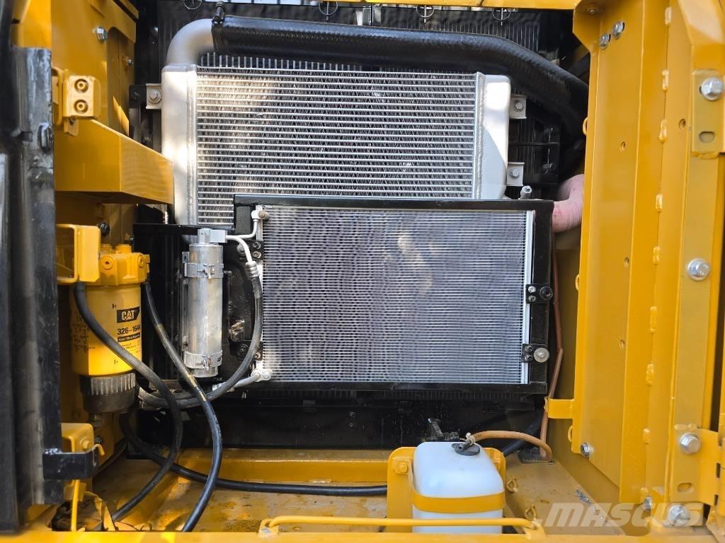 CAT 320D2 Excavatoare pe șenile
