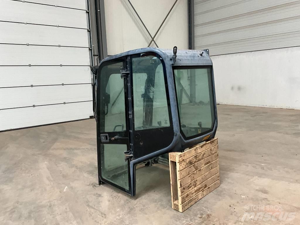 Kubota U 27-4 Cabine si interior