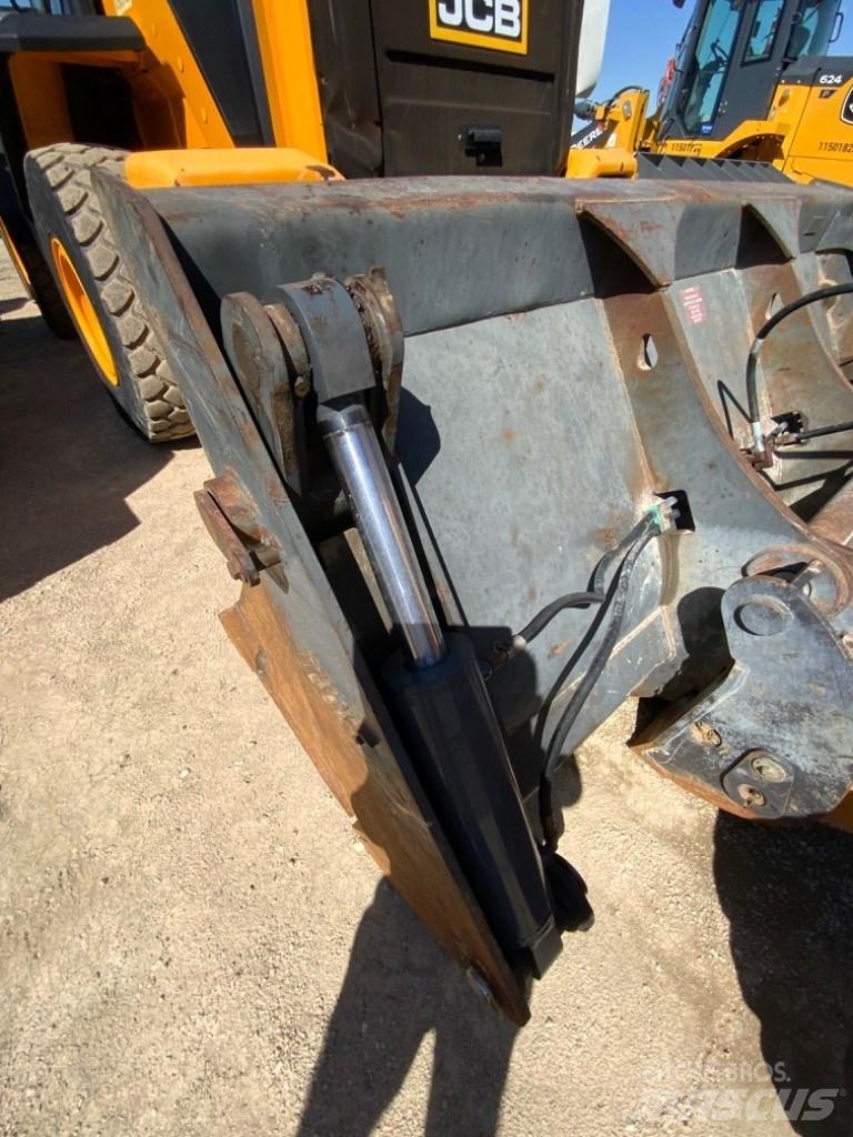 CASE 721G Incarcator pe pneuri