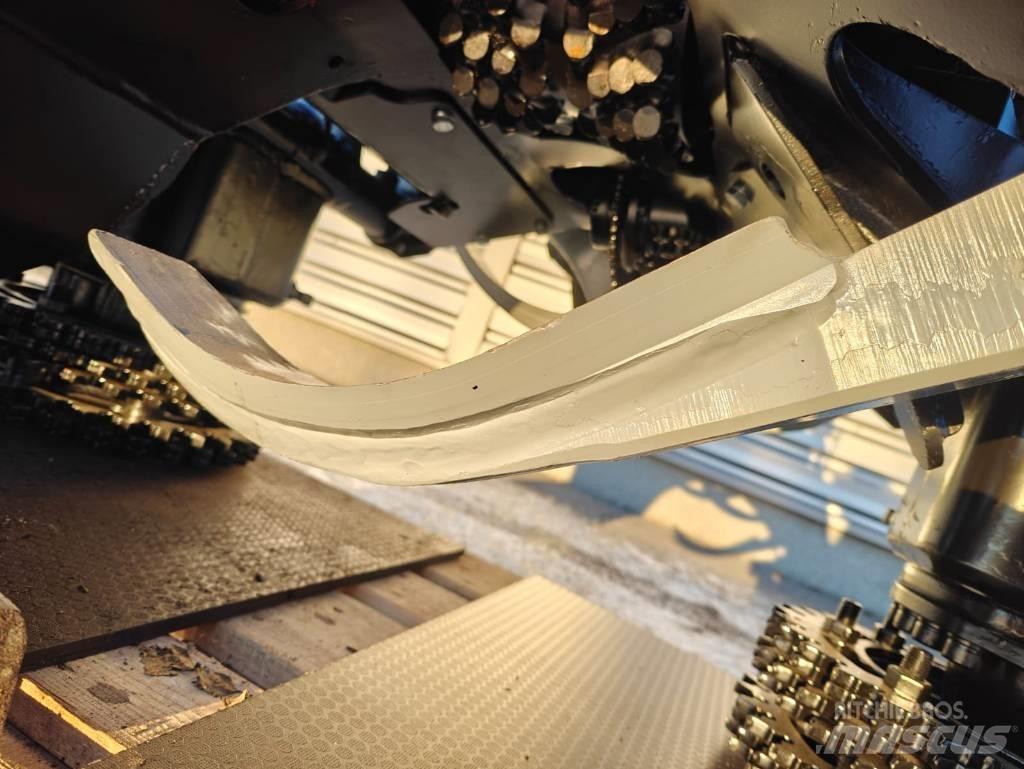 Komatsu C 93 Capete pentru culegatoare